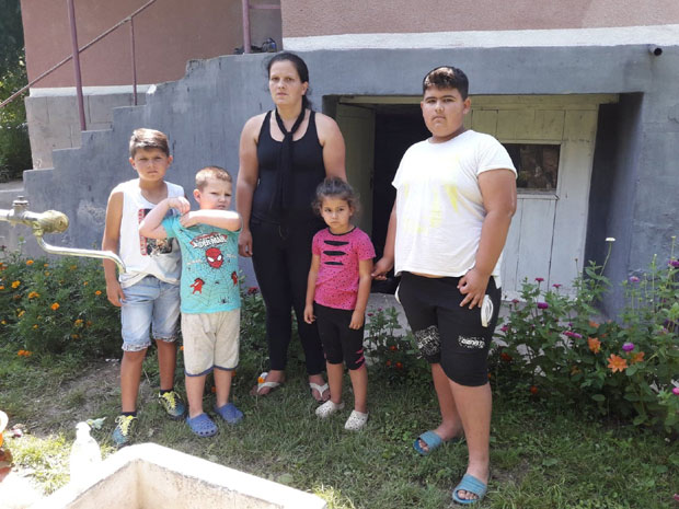 УДОВИЦА РАСЕЉЕНОГ СА КиМ КОЈИ СЕ ОТРОВАО ЗБОГ ДУГА: Мирослав оде у мрак, шта ћу сада са децом